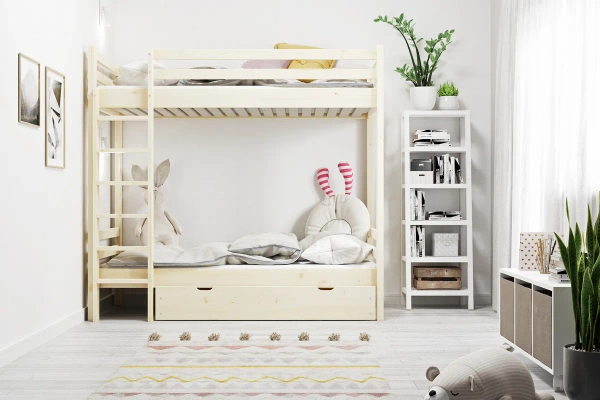 Łóżko piętrowe z dużym odstępem pomiędzy łóżkami OLA - lakier bezbarwny